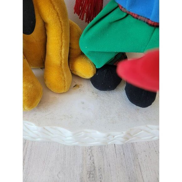 Santa's best goofy Pluto snowball fight animated motionette Xmas decor - Picture 11 of 16